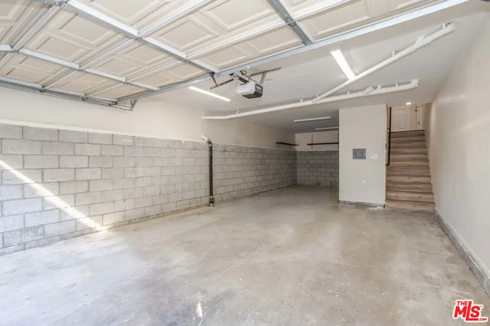 9140 Burnet Avenue #15 North Hills, CA 91343