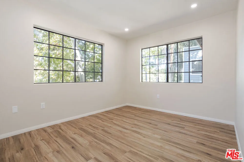 9140 Burnet Avenue #15 North Hills, CA 91343