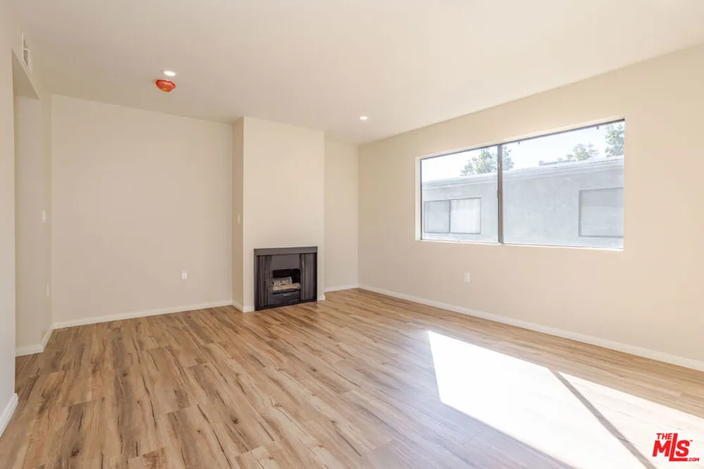 9140 Burnet Avenue #15 North Hills, CA 91343