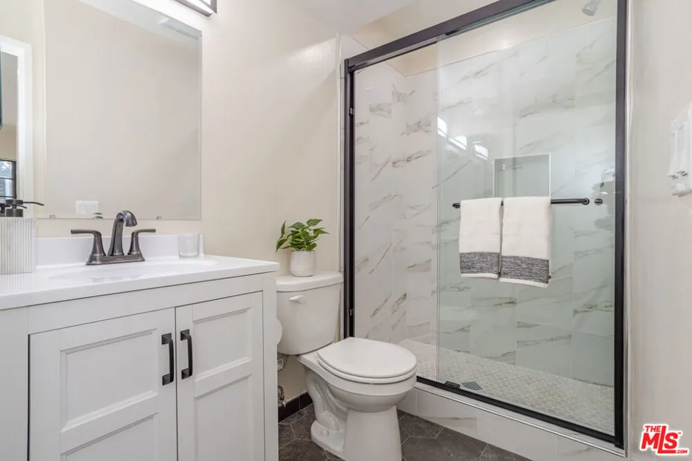 9140 Burnet Avenue #15 North Hills, CA 91343