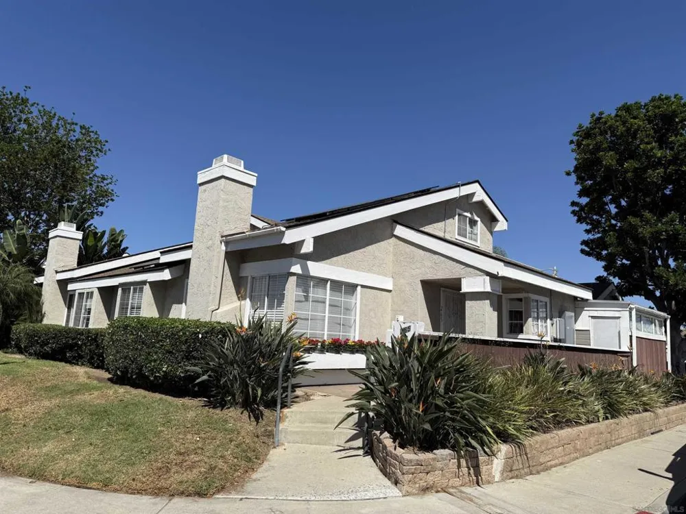 265 Riverview Way Oceanside, CA 92057