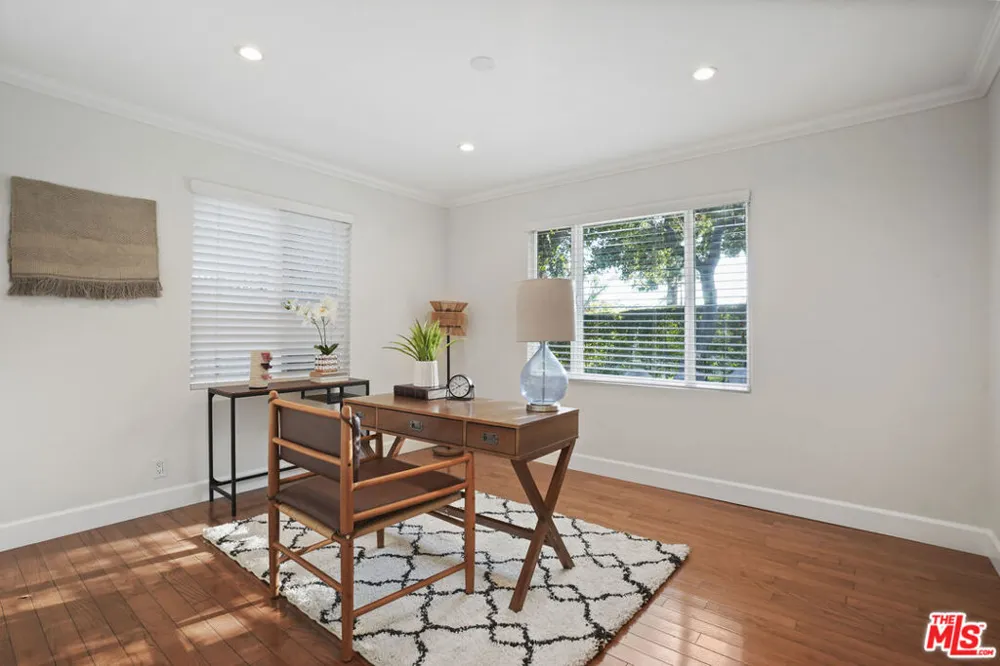 2452 Altadena Drive Altadena, CA 91001