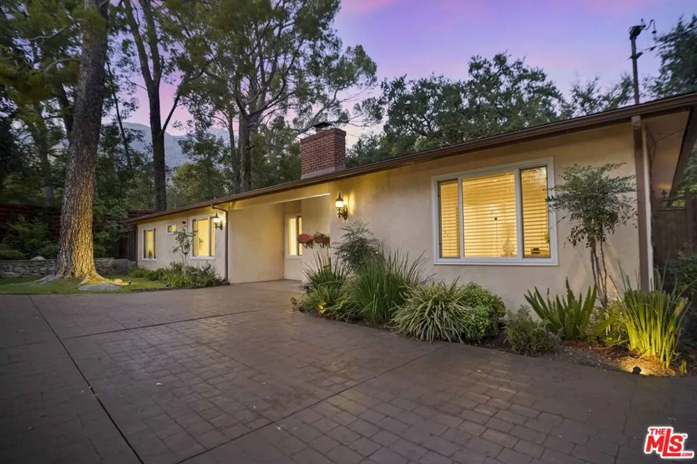 2452 Altadena Drive Altadena, CA 91001