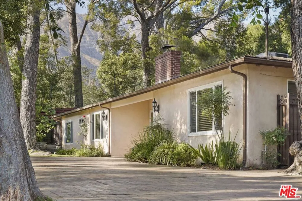 2452 Altadena Drive Altadena, CA 91001