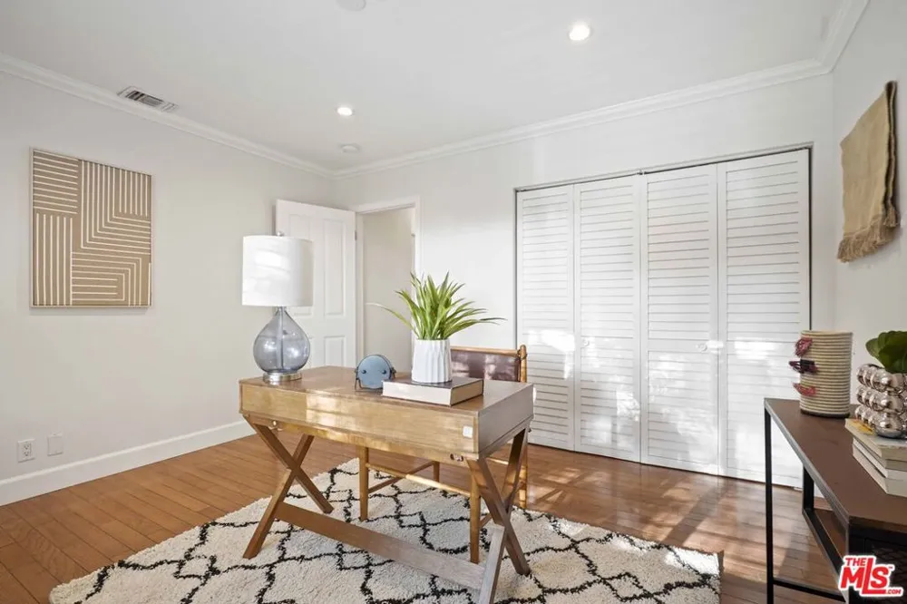 2452 Altadena Drive Altadena, CA 91001