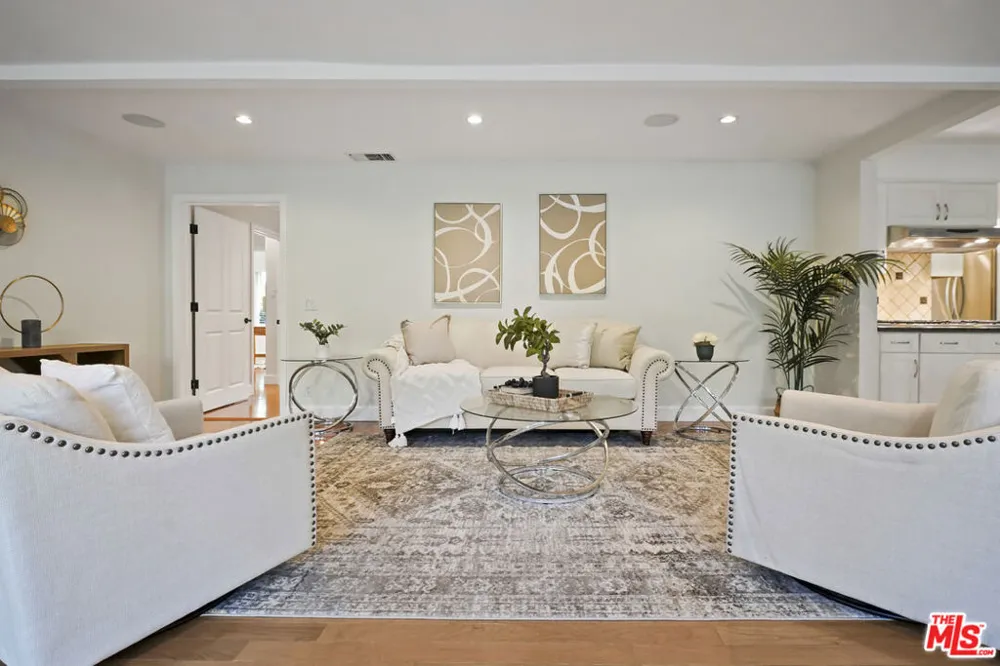 2452 Altadena Drive Altadena, CA 91001