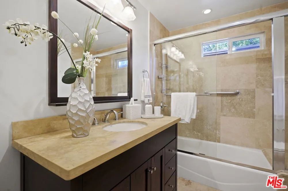 2452 Altadena Drive Altadena, CA 91001