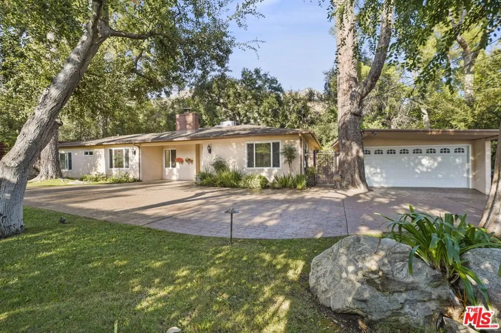 2452 Altadena Drive Altadena, CA 91001