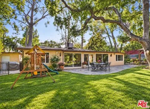 2452 Altadena Drive