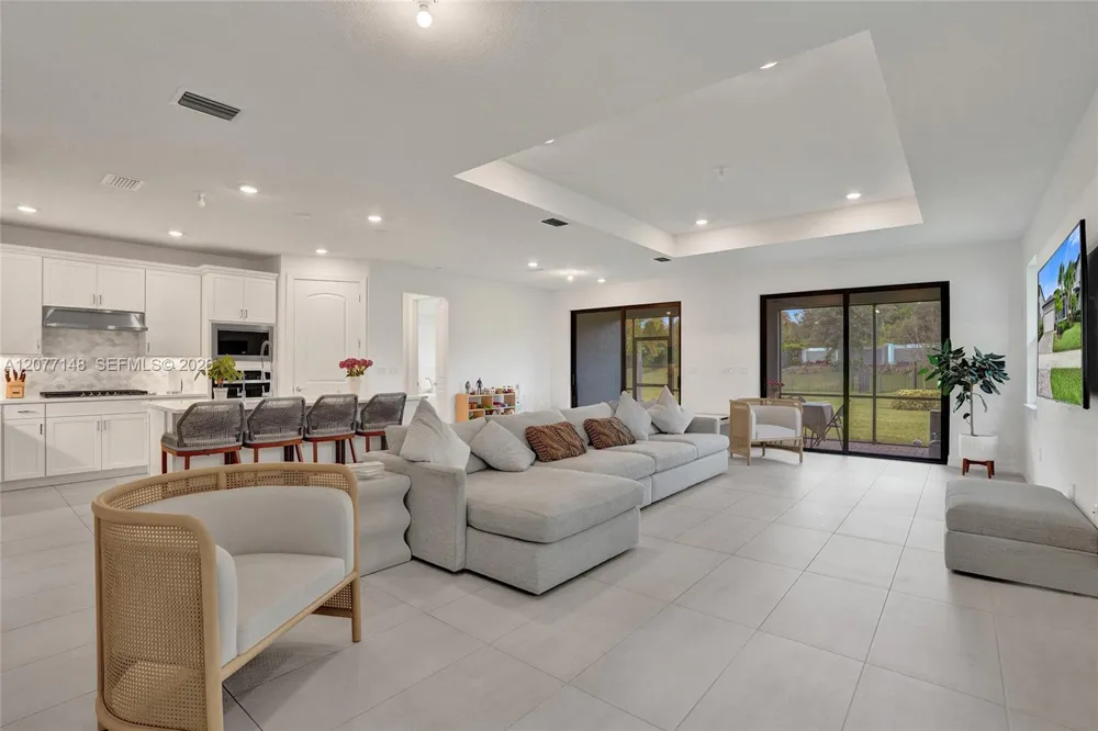 2357 Rollingwood Ct Oakland Park, FL 33309