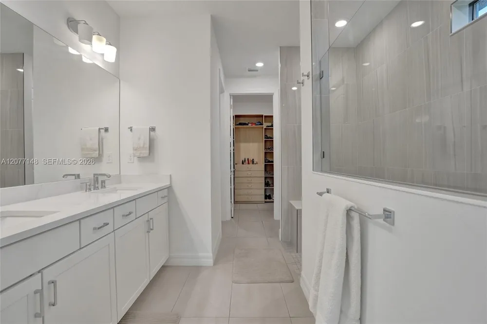 2357 Rollingwood Ct Oakland Park, FL 33309