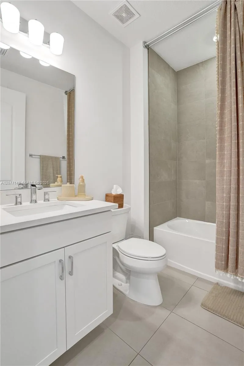 2357 Rollingwood Ct Oakland Park, FL 33309