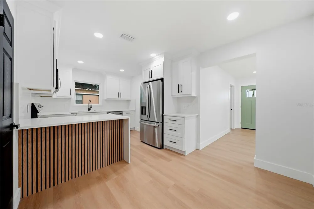 2921 57 AVENUE St Petersburg, FL 33714