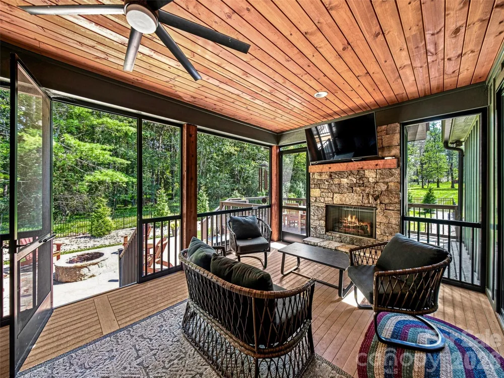 43 Lucy Lane Mills River, NC 28759