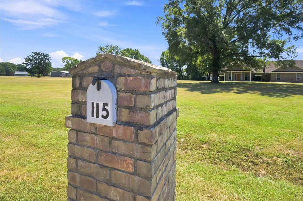 115 Barkman Creek Trace Rd Hooks, TX 75561