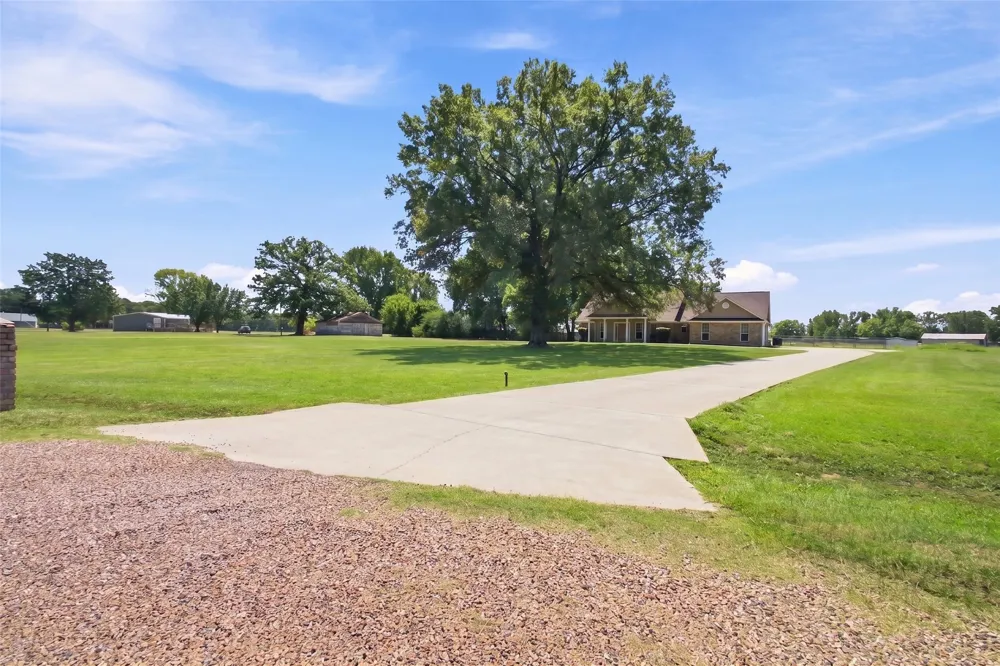115 Barkman Creek Trace Rd Hooks, TX 75561