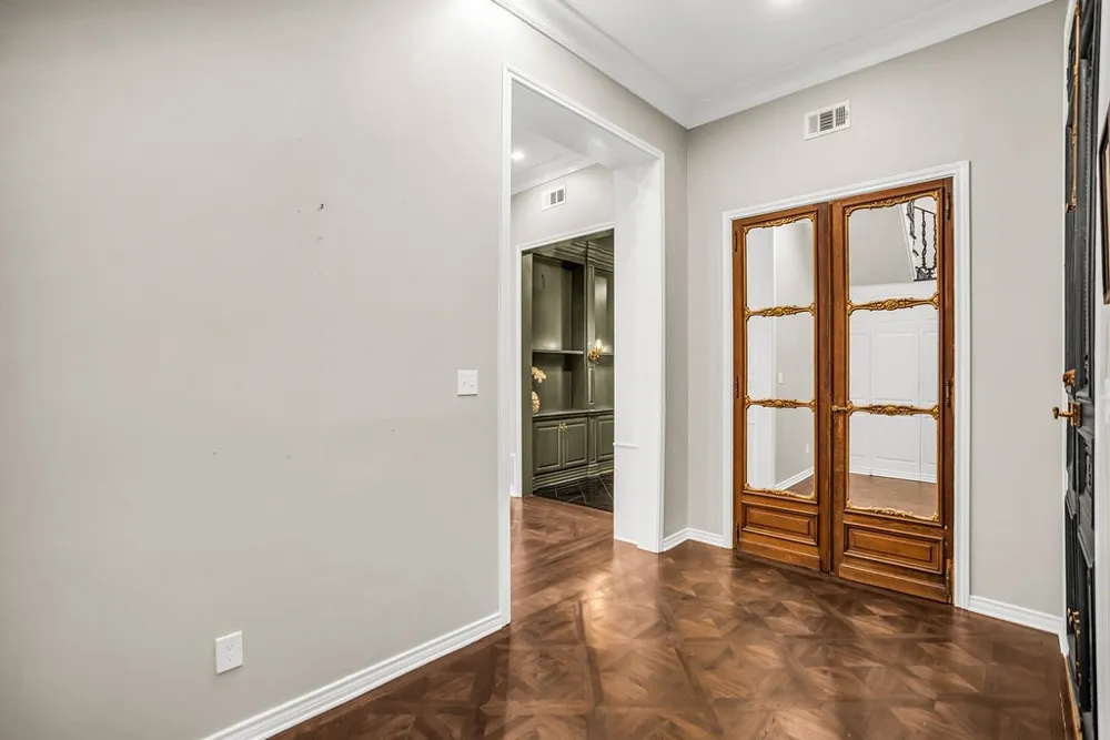 3802 S Versailles Avenue Dallas, TX 75209