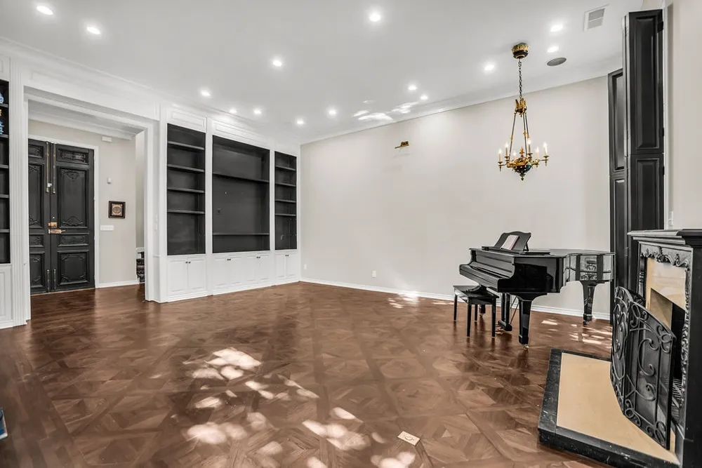 3802 S Versailles Avenue Dallas, TX 75209