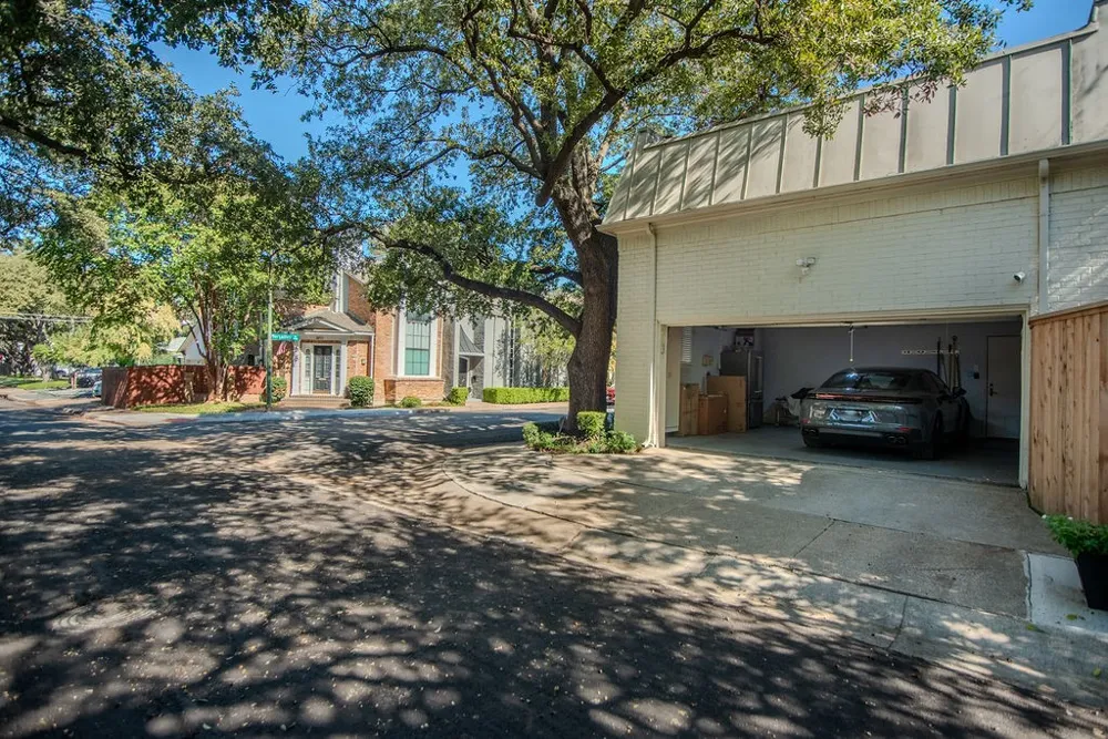 3802 S Versailles Avenue Dallas, TX 75209