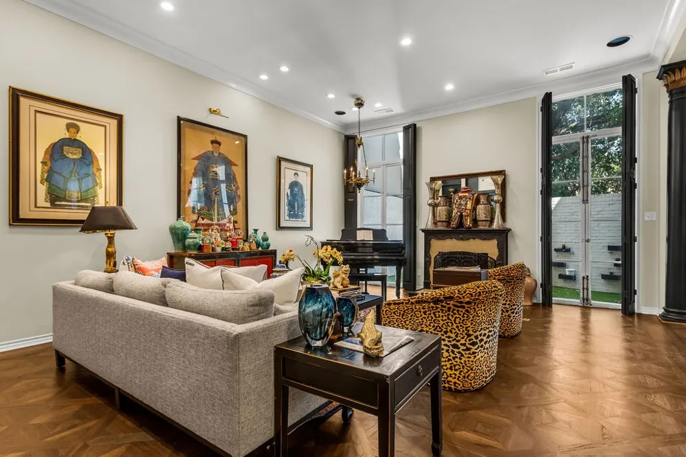 3802 S Versailles Avenue Dallas, TX 75209