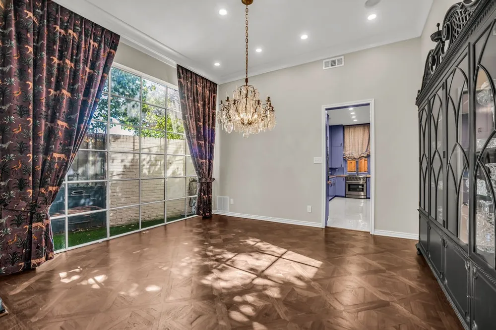 3802 S Versailles Avenue Dallas, TX 75209