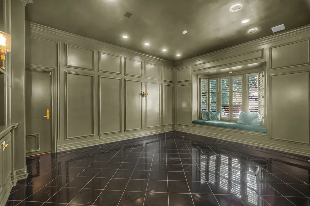 3802 S Versailles Avenue Dallas, TX 75209