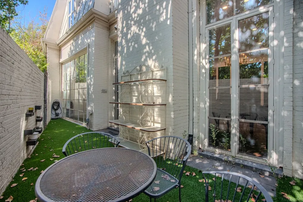 3802 S Versailles Avenue Dallas, TX 75209