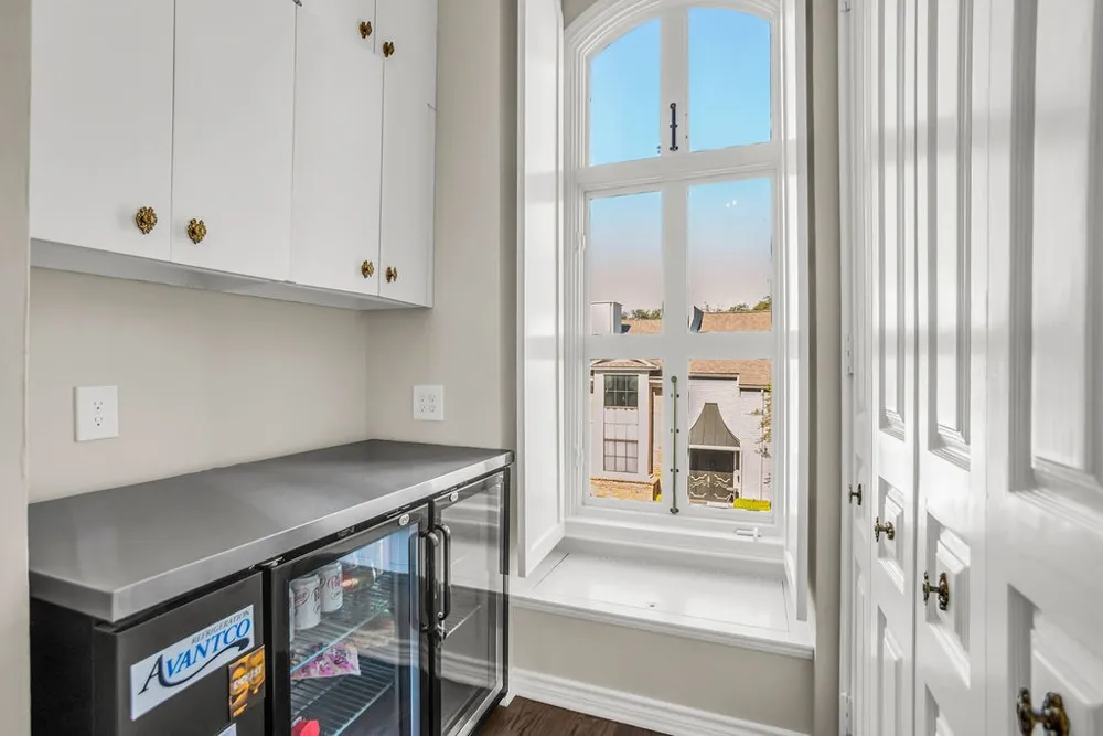 3802 S Versailles Avenue Dallas, TX 75209