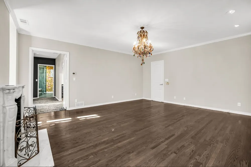3802 S Versailles Avenue Dallas, TX 75209