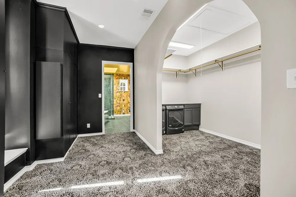 3802 S Versailles Avenue Dallas, TX 75209