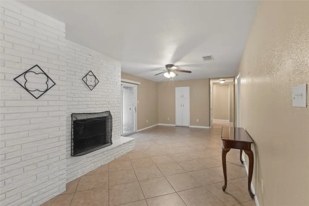 7109 Jewell Avenue Fort Worth, TX 76112