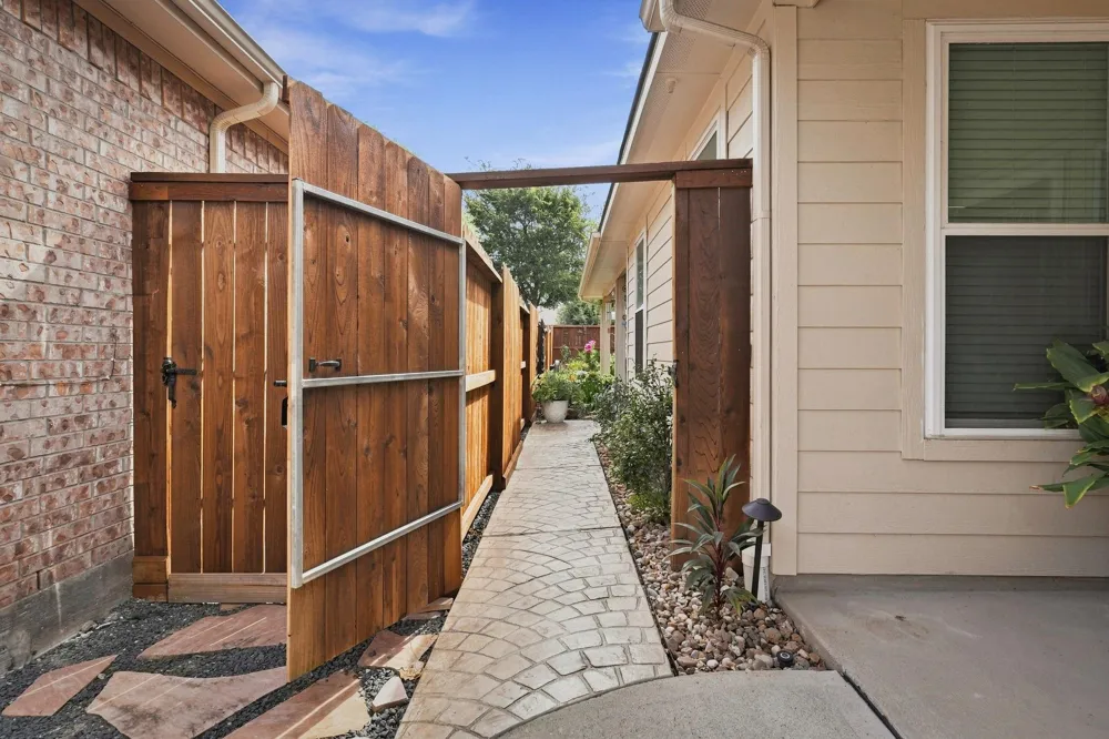 9426 Raven Lake Court Cypress, TX 77433