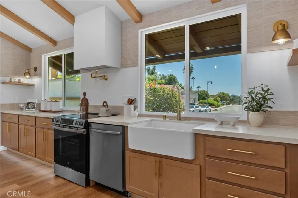 27241 Mariscal Mission Viejo, CA 92691