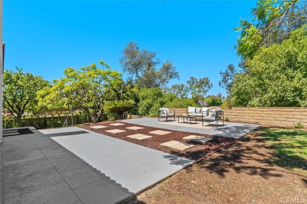 27241 Mariscal Mission Viejo, CA 92691