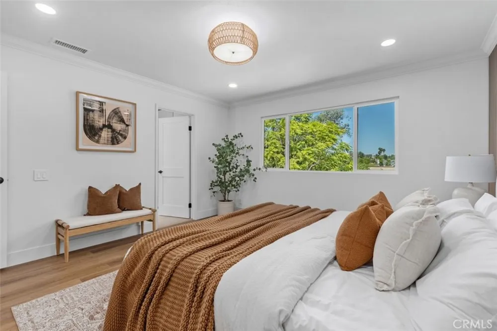 27241 Mariscal Mission Viejo, CA 92691