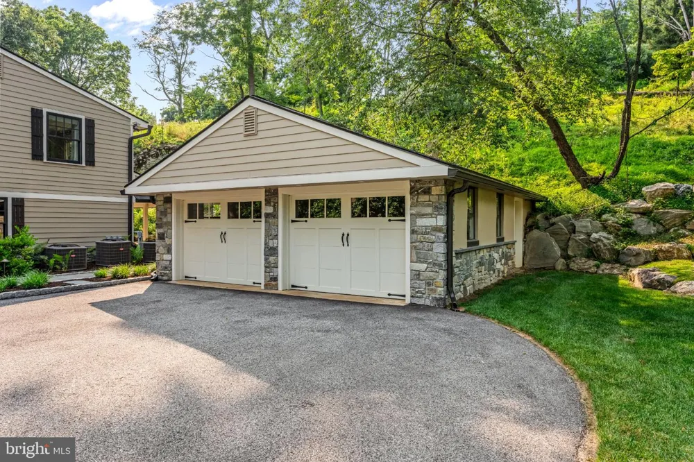 4113 HOLLOW ROAD Phoenixville, PA 19460