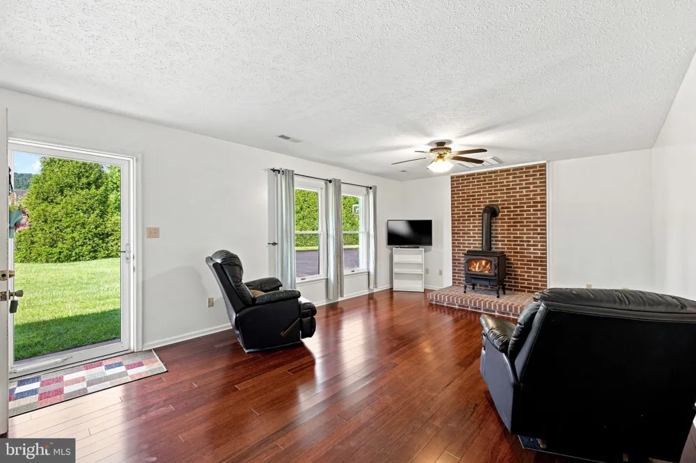 732 DUCHESS WAY Martinsburg, WV 25403