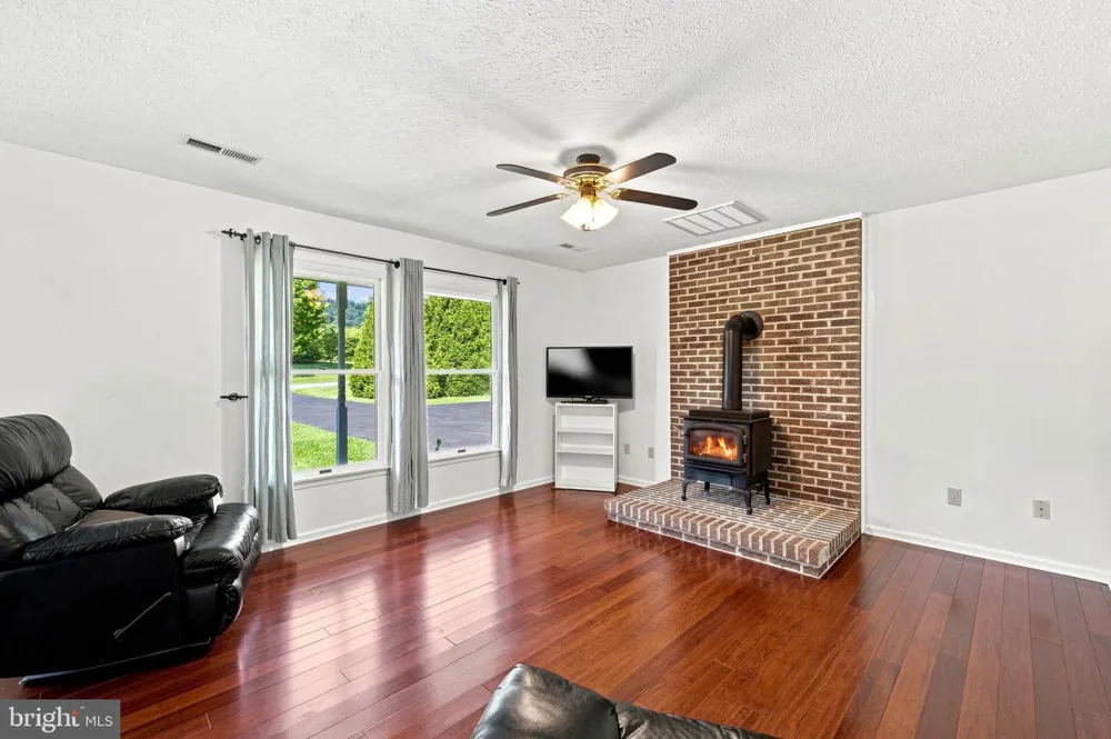 732 DUCHESS WAY Martinsburg, WV 25403