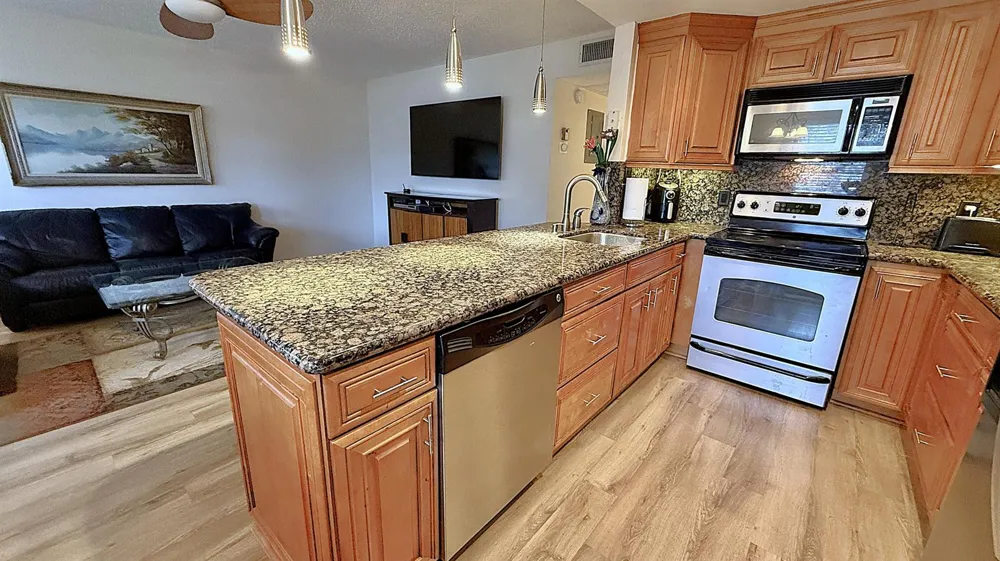 171 GRANTHAM E Deerfield Beach, FL 33442