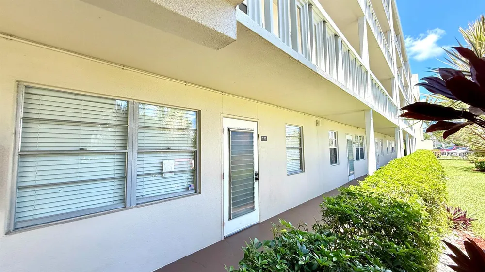 171 GRANTHAM E Deerfield Beach, FL 33442