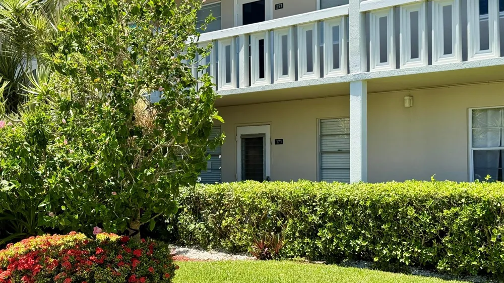 171 GRANTHAM E Deerfield Beach, FL 33442