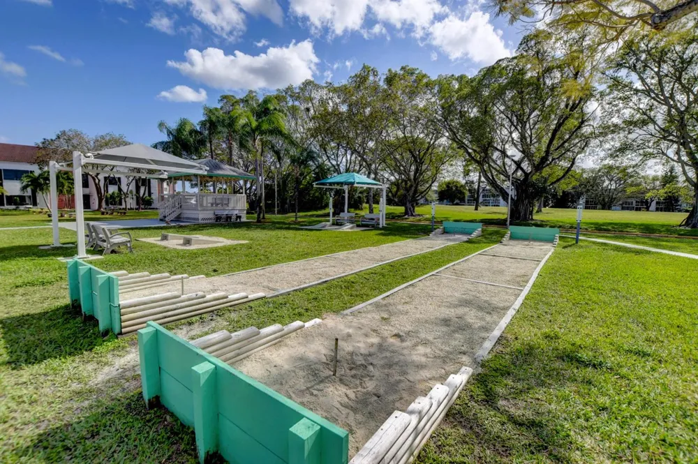 171 GRANTHAM E Deerfield Beach, FL 33442
