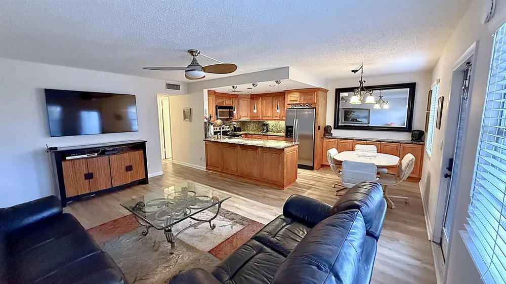 171 GRANTHAM E Deerfield Beach, FL 33442