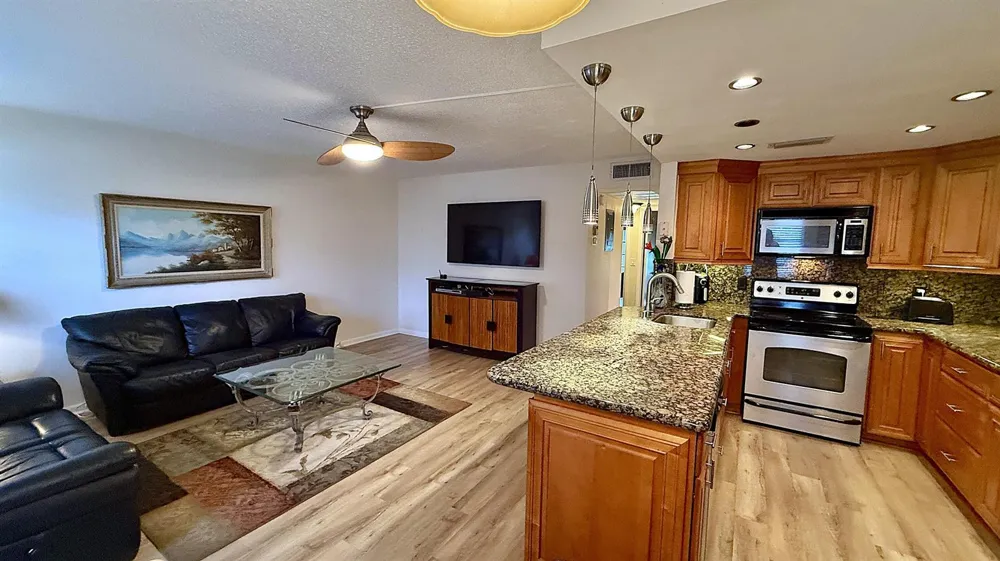 171 GRANTHAM E Deerfield Beach, FL 33442