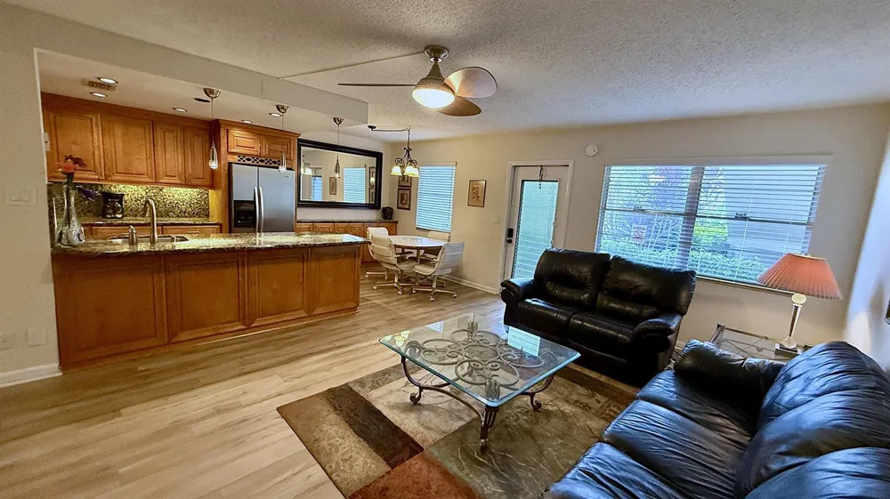 171 GRANTHAM E Deerfield Beach, FL 33442