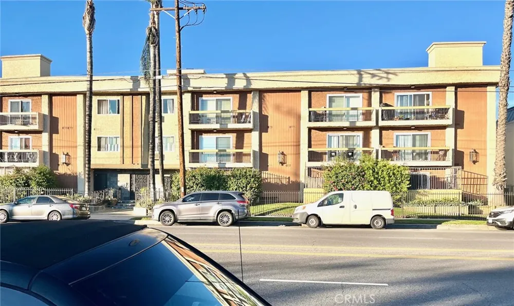20327 Saticoy #304 Winnetka, CA 91306
