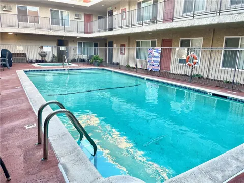 20327 Saticoy #304