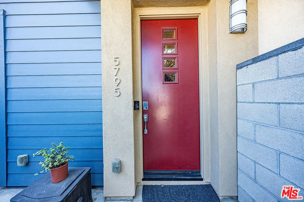5795 S Acacia Lane Lakewood, CA 90712