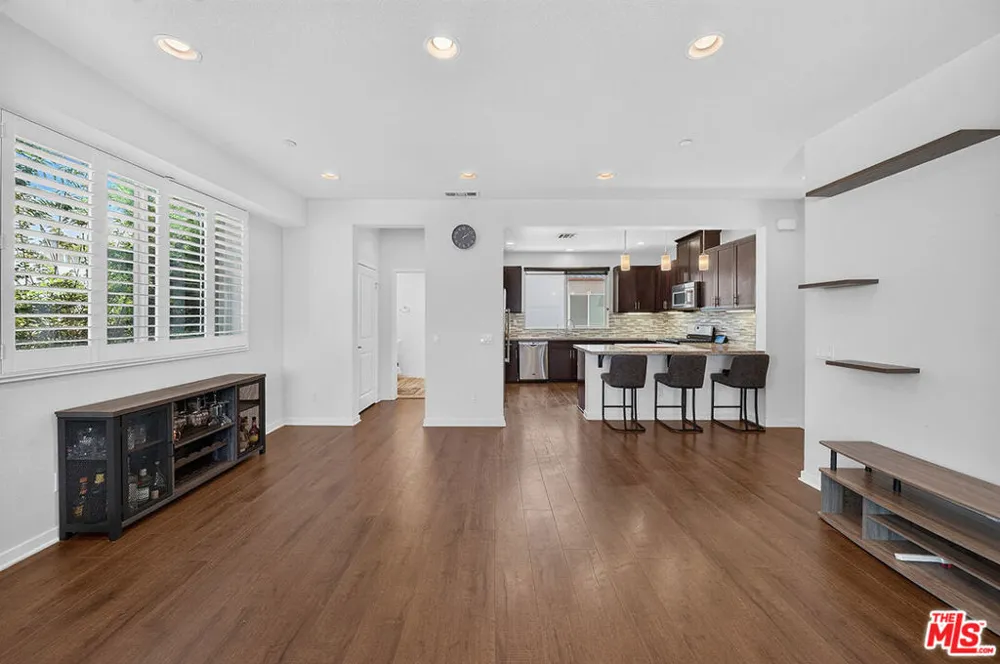 5795 S Acacia Lane Lakewood, CA 90712