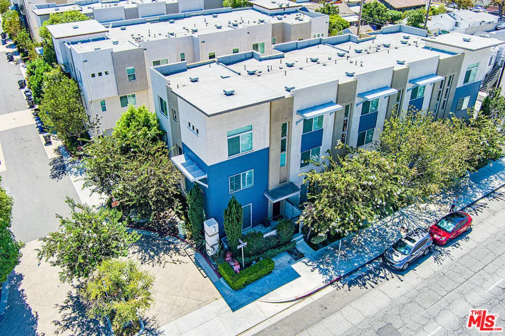 5795 S Acacia Lane Lakewood, CA 90712